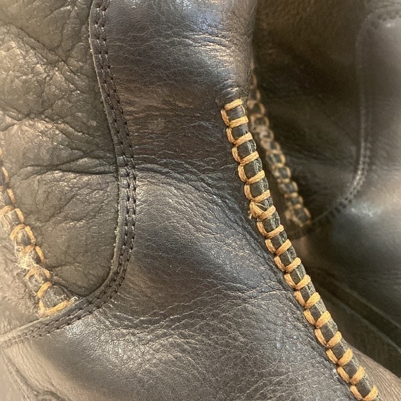 Women’s Blondo Canada Leather & Shearling Lined Back Laced Boots - Picture 10 of 14